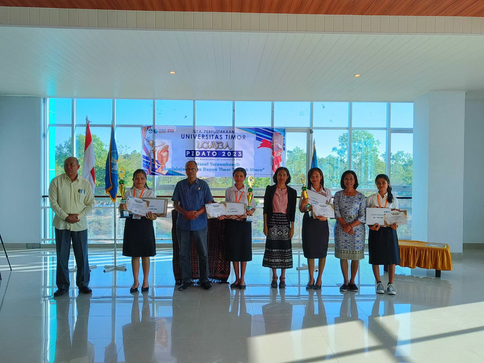 SINGKIRKAN 37 PESERTA, ONNA KOBO BERHASIL REBUT JUARA II LOMBA PIDATO