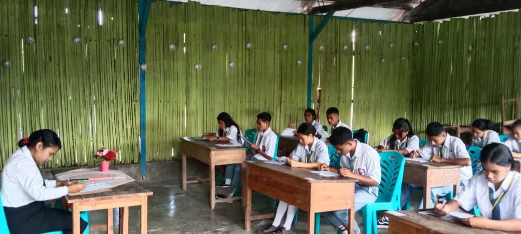 29 SISWA SMAK TRINITAS NENOTUN MELAKSANAKAN UJIAN SEKOLAH