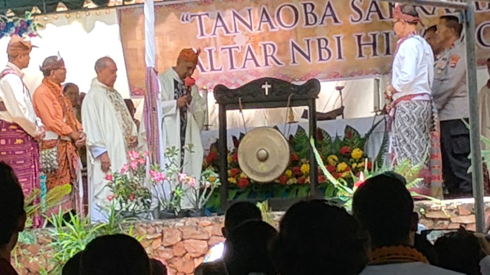 RIBUAN UMAT KATOLIK HADIR DALAM PENUTUPAN BULAN LITURGI NASIONAL TINGKAT DEKENAT KEFAMENANU