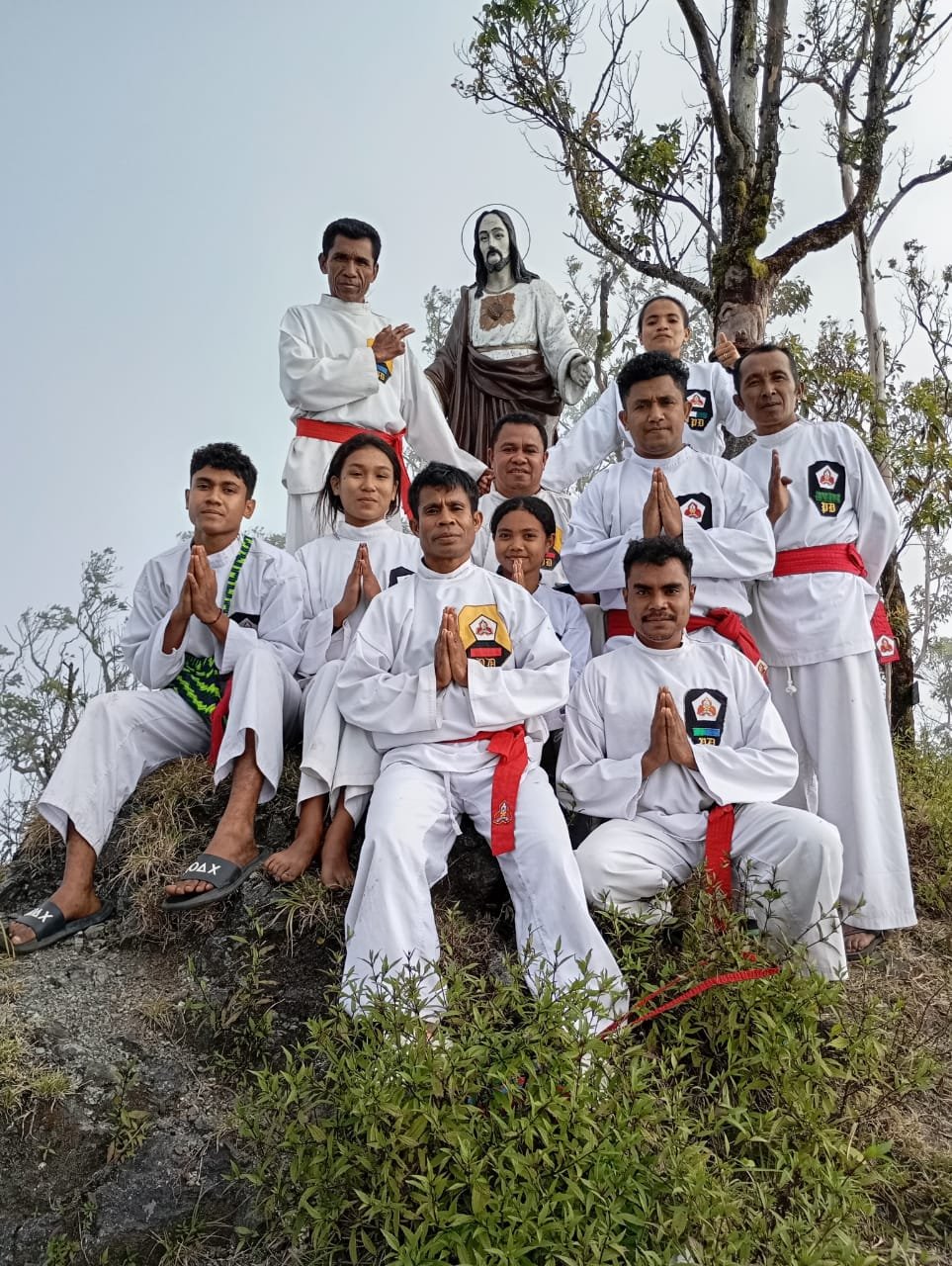 MENGGAPAI PUNCAK LAKAAN