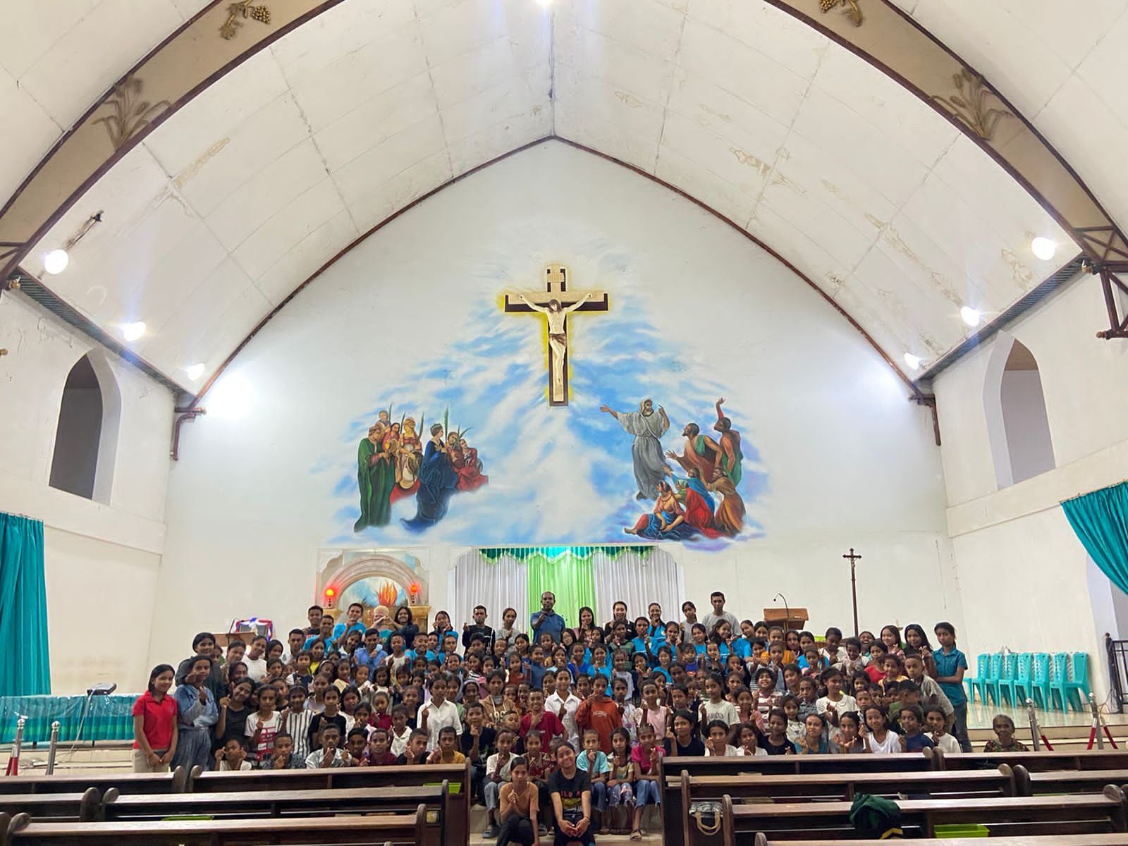 PENDAMPING DAN RATUSAN MISDINAR TEMU AKRAB BERSAMA MODERATOR DI GEREJA NAESLEU