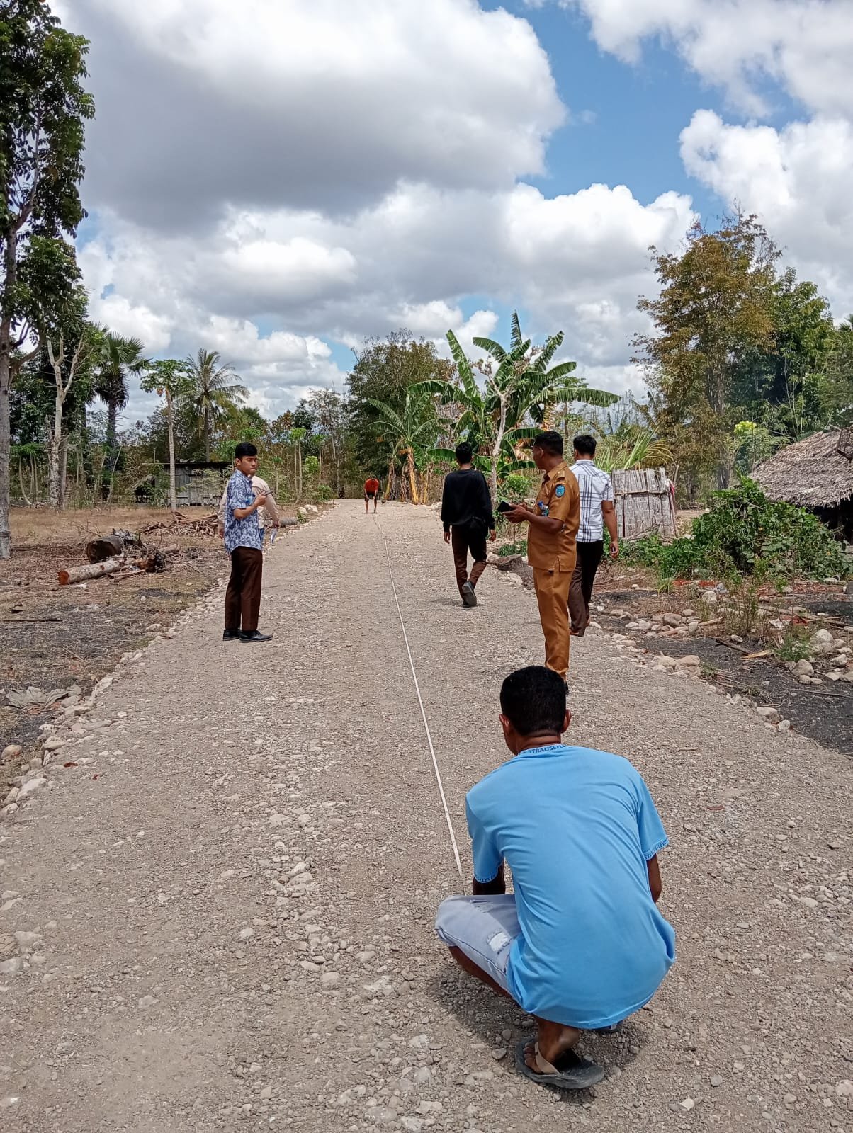 TIM KEJARI TTU MELAKUKAN MONEV PROGRAM JAKSA JAGA DESA DI DESA LAPEOM