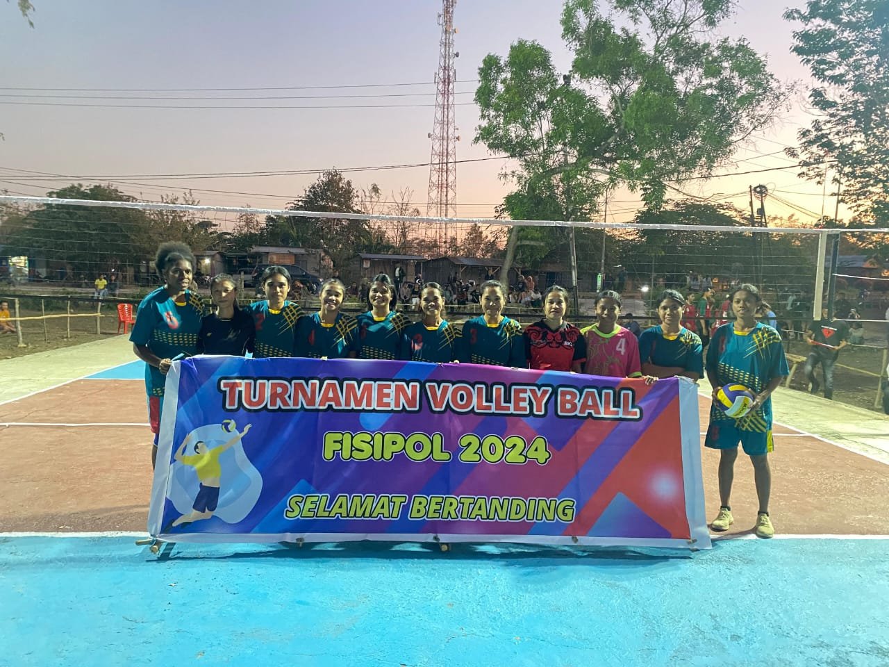 TIM VOLLEY PUTRI STP ST. PETRUS KA BERHASIL MENGGILAS TIM PUTRI TI UNIMOR DI AWAL TURNAMEN FISIPOL 2024
