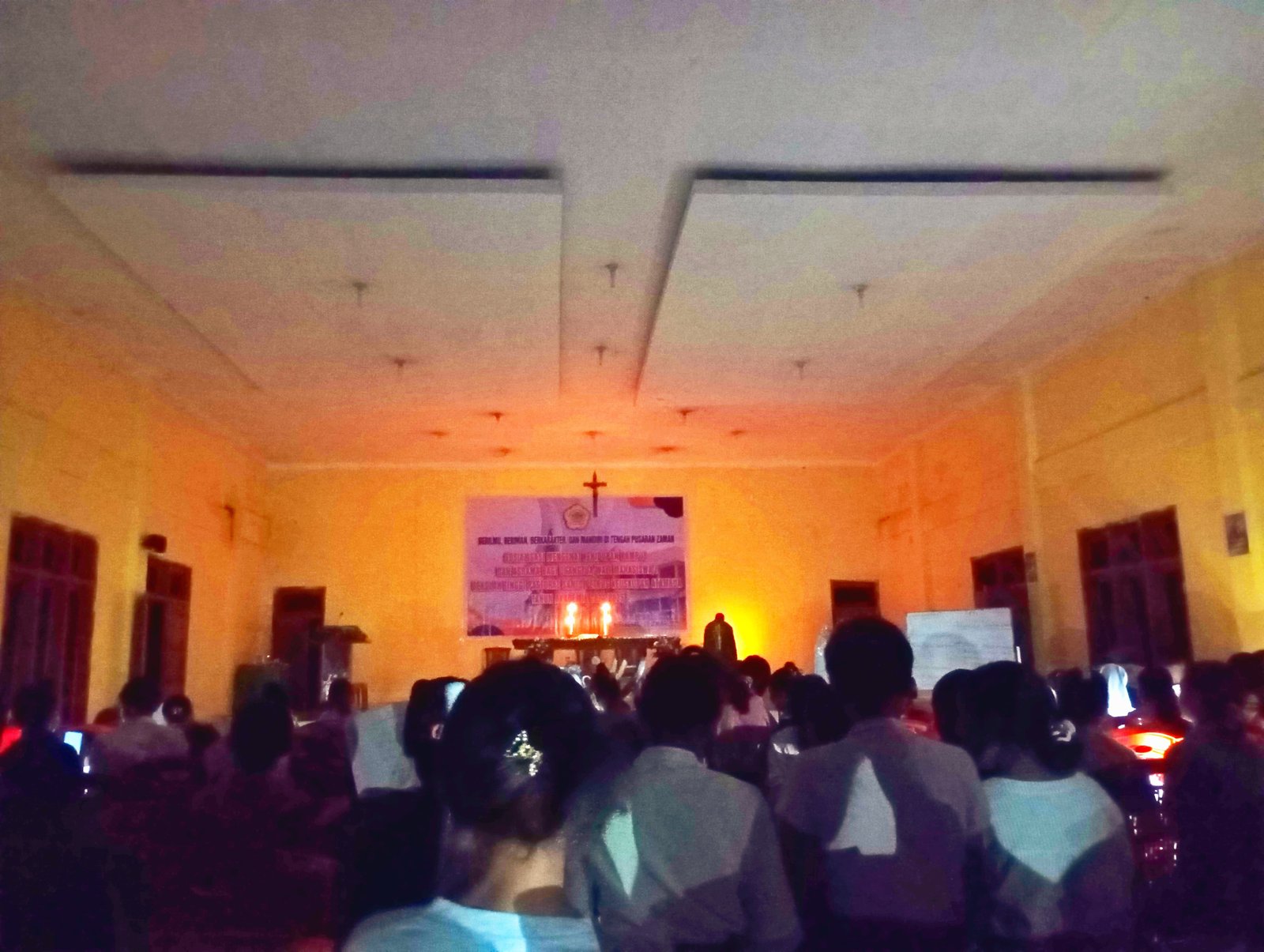 LISTRIK PADAM, MISA HARIAN TETAP BERLANGSUNG DI STP ST. PETRUS KA