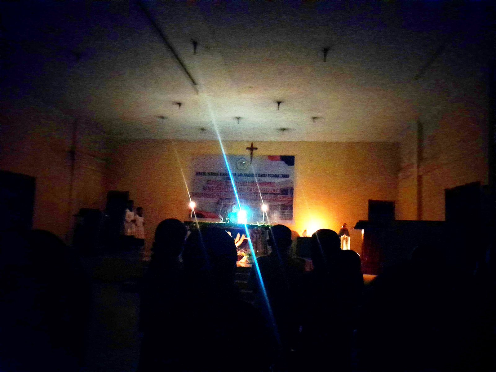MAHASISWA STP ST PETRUS KA, MENGIKUTI ADORASI BERSAMA