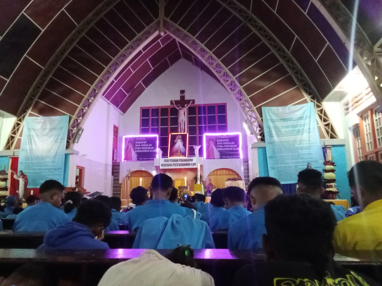 THS-THM SE-KEUSKUPAN ATAMBUA RAYAKAN KERAHIMAN ILAHI DI GEREJA HALILULIK